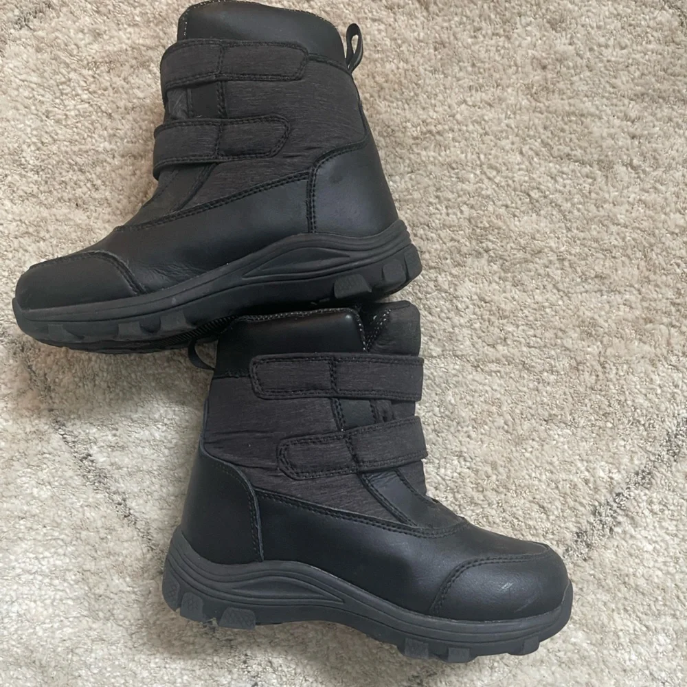 Thermolite boy black snow boots
